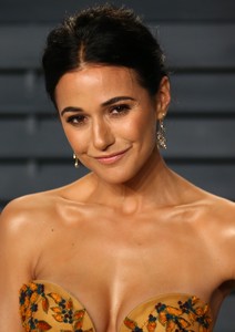 65206258_chriqui0304picturepub-26.jpg