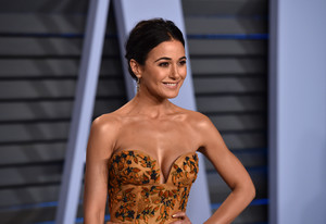 65206321_chriqui0304picturepub-34.jpg