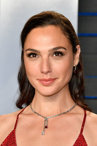 65209321_galgadot-vf0304picturepub-8.jpg