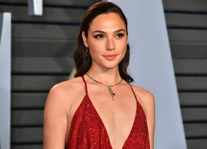 65209328_galgadot-vf0304picturepub-11.jpg