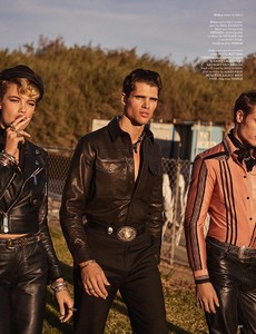 Biker-Leather-Fashion-Editorial09.thumb.jpg.fe3a32bda80aca515fb9813964ef48dd.jpg