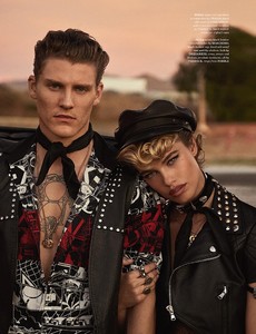 Biker-Leather-Fashion-Editorial10.thumb.jpg.9c2638f58aecb5cfadcbd5273775ccb5.jpg