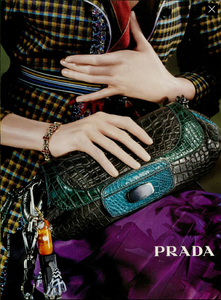 Meisel_Prada_Fall_Winter_04_05_04.thumb.png.1453f63a154403298d30be26f3cd8a10.png