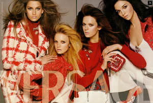 Meisel_Versace_Fall_Winter_04_05.thumb.png.91ec8854bf2efab893a6e130c297d497.png