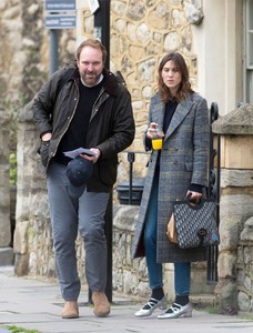 alexa-chung-street-fashion-north-london-03-19-2018-0.jpg