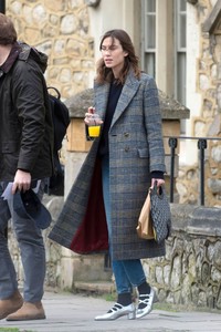 alexa-chung-street-fashion-north-london-03-19-2018-2.jpg