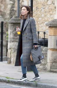 alexa-chung-street-fashion-north-london-03-19-2018-3.jpg