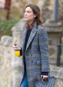 alexa-chung-street-fashion-north-london-03-19-2018-4.jpg