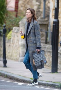 alexa-chung-street-fashion-north-london-03-19-2018-5.jpg