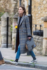 alexa-chung-street-fashion-north-london-03-19-2018-6.jpg