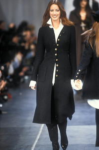 chanel-fw-1993-3.thumb.jpg.4ee47fa0f0453795f8a9ac82e13d3279.jpg