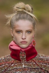 chanel-fw18d1.thumb.jpg.cc5a1a0e7a433c7f2388091e782ca3ee.jpg