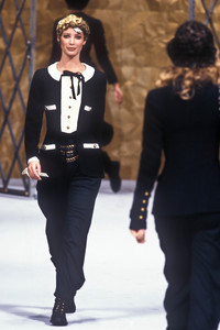 chanel-hc-fw-1993-1.thumb.jpg.03b594c32dd672050b1e30a6db2387a9.jpg