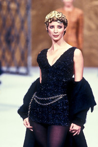 chanel-hc-fw-1993-11.thumb.jpg.de56e4539201c904b0c93d5e2e7fcb4e.jpg