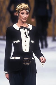 chanel-hc-fw-1993-3.thumb.jpg.7934b40f1386609c0b9ea09309e6eab6.jpg