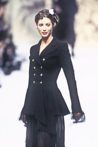 chanel-hc-ss-1993-2.thumb.jpg.47cbcfaf73c6503fbed70dacb367d4d1.jpg