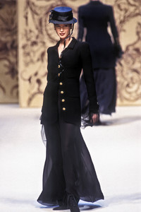 chanel-hc-ss-1993-3.thumb.jpg.41f998070ce7cdea7c694f5967ce7cae.jpg