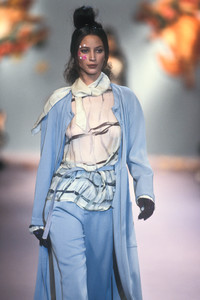 chloe-fw-1993-1.thumb.jpg.6d79760e30eaf5177b4a50d58677a01e.jpg