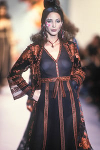 chloe-fw-1993-5.thumb.jpg.ee422a822a1d66f08fcf81bff7a90550.jpg