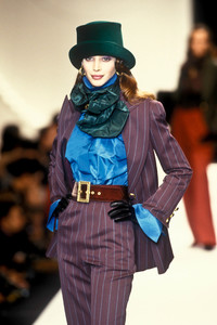 christian-dior-fw-1993-2.thumb.jpg.f13526033df07c9e80d0034d1443a207.jpg