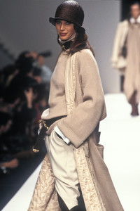 christian-dior-fw-1993-4.thumb.jpg.98eeb348bd0a60f5d916ea979632208b.jpg