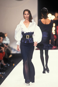 christian-dior-fw-1993-5.thumb.jpg.a3747218bd27c2bf3069f8b5a3349c0f.jpg