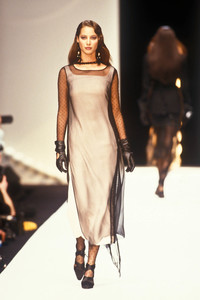 christian-dior-fw-1993-7.thumb.jpg.49f106e108c31313e3835d3b5aa87545.jpg