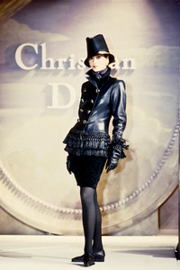 christian-dior-hc-fw-1993-1.thumb.jpg.9e454e85eae081fe2bda06441406adc5.jpg