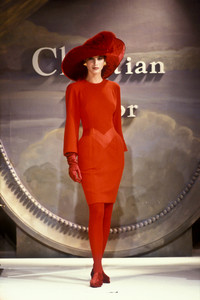 christian-dior-hc-fw-1993-8.thumb.jpg.d8366467e8d7363adf77a4775bfefd0a.jpg