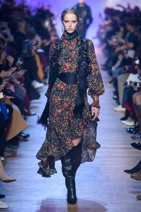 elie-saab-fw18abbyr4.thumb.jpg.3b93d8cf36111bf87ebcda3ebbf64251.jpg