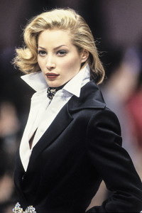 genny-fw-1992-5.thumb.jpg.00d21bb69c285df9e8c67f1e2e309040.jpg