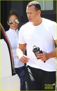 jennifer-lopez-alex-rodriguez-gym-session-01.jpg