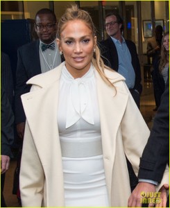 jennifer-lopez-alex-rodriguez-shark-tank-02.jpg