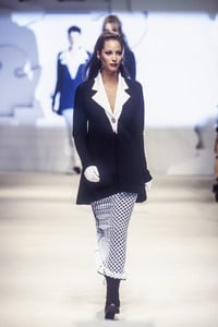 karl-lagerfeld-ss-1993-1.thumb.jpg.d3bd3ad4ea06174cc9f756b382e185fe.jpg