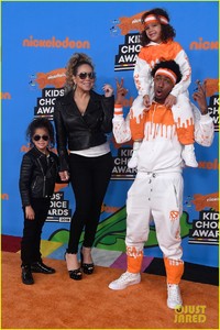 mariah-carey-nick-cannon-bring-twins-moroccan-monroe-to-kcas-05.jpg