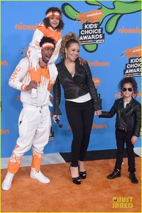 mariah-carey-nick-cannon-bring-twins-moroccan-monroe-to-kcas-11.jpg