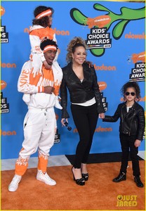 mariah-carey-nick-cannon-bring-twins-moroccan-monroe-to-kcas-14.jpg