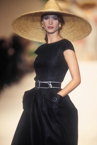 oscar-de-la-renta-ss-1993-2.thumb.jpg.f56d26693d1fdd299379d4b65f3a5167.jpg