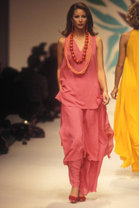 oscar-de-la-renta-ss-1993-5.thumb.jpg.b79ba860a9dbcae24a460b8efe20033a.jpg