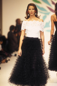 oscar-de-la-renta-ss-1993-9.thumb.jpg.6835684837a86d6565bcffa9abe1f746.jpg