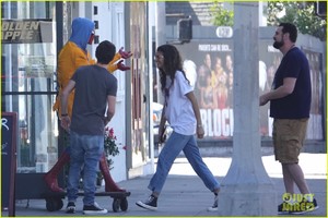 tom-holland-zendaya-spider-man-statue-15.jpg