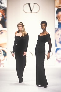 valentino-fw-1991-8.thumb.jpg.20a6ee3d06c36dbc83a76da5bbc3c2d1.jpg