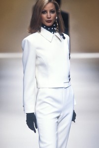 valentino-fw-1992-2.thumb.jpg.c99ac9862c904108177dc4f86871209f.jpg