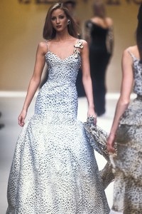 valentino-fw-1992-9.thumb.jpg.7e674557d7802976272a21db6f88036f.jpg