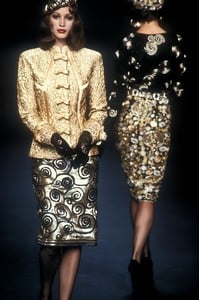 valentino-hc-fw-1992-3.thumb.jpg.299b98c8abf437ecebdf17cb6a3b78d7.jpg