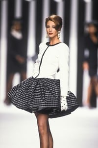 valentino-ss-1992-3.thumb.jpg.5c8bd77c6dc66a25cf99aa73b1ec07b0.jpg