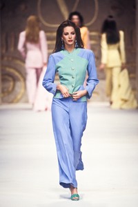 valentino-ss-1993-8.thumb.jpg.10bc051e2e9f670598c51e8a9e4cb7b9.jpg