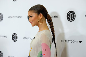 Zendaya+Coleman+Beautycon+Festival+NYC+2018+tRVhLCNrBjJx.jpg