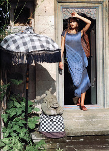 5ae5ea8b1efec_TerezaMaxova-ELLE-Germany-June-1993-Bali-KurtMarkus-13.thumb.jpg.1db36d7516326b00e3581a8708d191d1.jpg