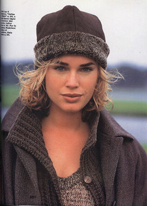 Rebecca-Romijn-ELLE-Italia-September-1994-Scampagnate-ph.Mike-Reinhardt_06.thumb.jpg.c25d6885684f1f816fc280aafeb27a90.jpg